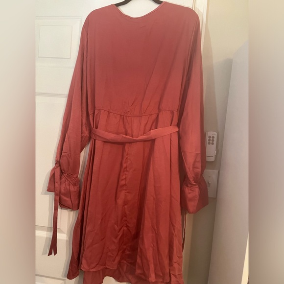 Elegant plus size Pink faux Wrap Dress - Picture 7 of 11